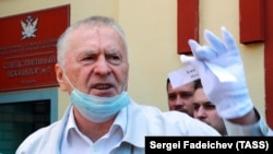Владимир Жириновский як сиёсатмадори миллатгаро буда, борҳо бо назарҳои таҳқиромезу интиқодиаш дар робита бо муҳоҷирони корӣ изҳорот додааст