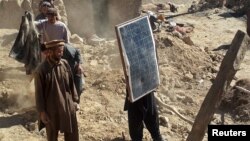 په پاکستان کې د توانايي د بحران له امله خلکو د متبادل په توګه شمسي انرژۍ ته مخه کړې ده. پخوانی انځور