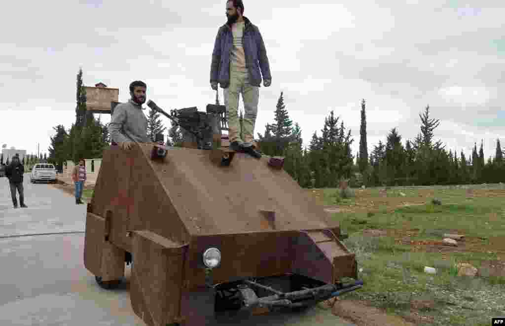 Suriyada müxalif ordunun həvəskar mühəndislərinin hazırladığı Şam 2 tankı.
