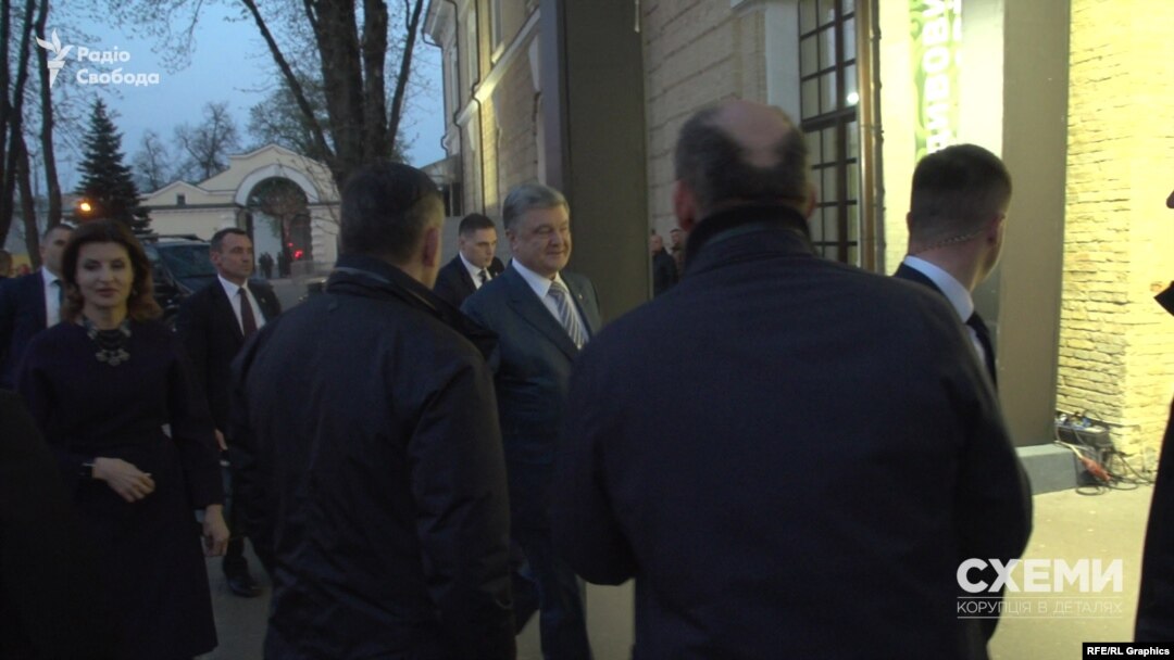 Журналістові «Схем» президент жартома порадив звертатися із запитаннями вже до штабу іншого кандидата