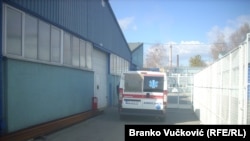 Lekarske ekipe obilaze invalide rada i daju im infuziju