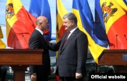 Президент України Петро Порошенко і прем'єр-міністр Молдоди Павел Філіп