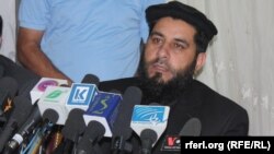 د مشرانو جرګې رییس فضل الهادي مسلمیار اندیښمن دی چې که د پاکستان کمرشل بانک، کابل بانک وپیري، ممکن د ملي اردو د ډیرو منسوبینو ادرسونه خوندي پاتې نه شي.