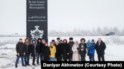 Тубыл шәһәре керешенә куелган стела 