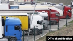 Բեռնատարներ հայ-վրացական սահմանին, արխիվ