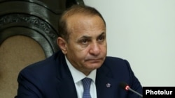 Հովիկ Աբրահամյան, արխիվ