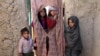 'بې تعلیمه ستنېدونکی افغان کډوال به د وطن څه خدمت وکړي'
