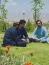 ځوانان د خوست ورزې پارک کې ناست دي - انځور مې ۱۶، کال ۲۰۲۵م