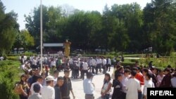 Ош шаарындагы студенттер.