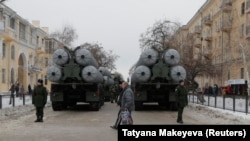 Potvrđeno je da je Turska, koja pregovara o kupnji sustava oružja S-400 iz Rusije, jedna od zemalja koja je primila upozorenje (Foto: sustav S-400)