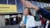 Журналістка «Першого каналу» Ганна Курбатова, затримана 30 серпня Службою безпеки України і депортована в РФ, в аеропорту Шереметьєво. Росія, 31 серпня 2017 року