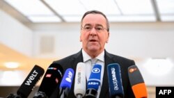 Ministrul Apărării din Germania spune că difuzarea în presa rusă a unei conversații a ofițerilor germani cu privire la războiul dun Ucraina este parte a „războiului informațional” dus de Rusia.