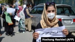 ډېری ښځينه کارکوونکې، چې له بېلابېلو ادارو رخصت کړی شوي دي، څو څو ځلې يې د خپلو دندو او حقونو په اړه اعتراضونه کړي دي، انځورله ارشيفه