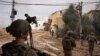 Soldați israelieni din Brigada Givati în Khan Yunis, sudul Fâșiei Gaza. Fotografie difuzată de armata israeliană pe 24 decembrie 2023.