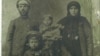 Розкуркулені: Петро Максимейко із дружиною Євдокією і двома дітьми