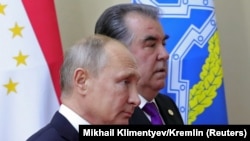 Эмомалӣ Раҳмон ва Владимир Путин. Акс аз бойгонӣ