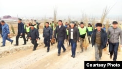 Asakada "Eko aksiya" deb atalgan tadbir¸ asakaliklarga ko‘ra¸ bir oylik tekin majburiy mehnat kampaniyasiga aylangan.