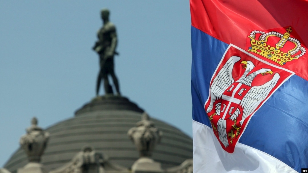 Zastava Srbije ispred Generalštaba Vojske u Beogradu