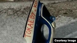 Қаңтар оқиғасына байланысты ұсталғандардың кейбірінің туысы полицияның жақындарын үтікпен де азаптағанын айтқан.
