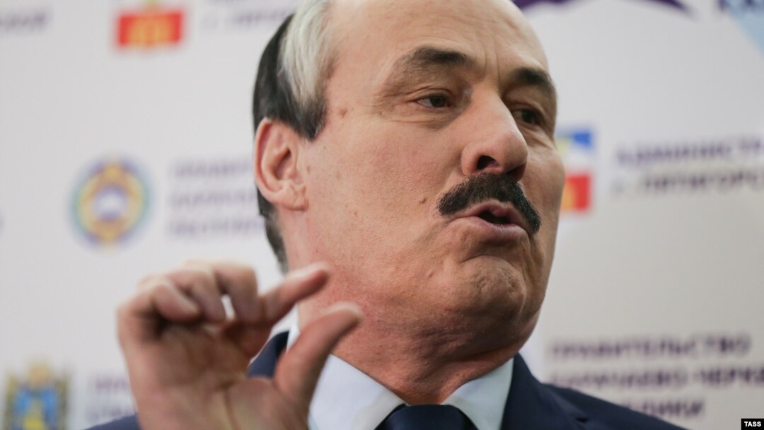 Глава Дагестана Абдулатипов пообещал уменьшить дотационность регионального бюджета. Но что-то пошло не так...