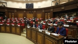 Ընդդիմադիր «Հայաստան» խմբակցության պատգամավորները ԱԺ նիստի ժամանակ, արխիվ