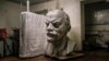 Когда международная пресса <a href="http://www.independent.co.uk/news/world/europe/lenin-statues-removed-soviet-union-russia-crimea-ukraine-bolshevik-communist-petro-poroshenko-a7903611.html" target="_blank">сообщила</a>, что в Украине демонтирован последний памятник Ленину, фотограф Нильс Акерман скептически покачал головой: &quot;Объявление о том, что снесли последний памятник Ленину, было сделано еще в декабре 2016-го, так что я думаю, это сообщение появилось сейчас, чтобы провести параллель с тем, что <a href="https://d1hjmczc26cv09.cloudfront.net/a/usa-today-charlottesville/28684693.html" target="_blank">происходит в США</a>&quot;.