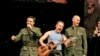 У міському Палаці молоді &laquo;Юність&raquo; відбувся концерт популярної команди КВК &laquo;95 квартал&raquo;. У концерті також взяв участь відомий телеведучий, переможець телемарафону &laquo;Танці із зірками&raquo; Володимир Зеленський. На фото: під час концерту. Зйомка 19 грудня 2006 року. Донецьк