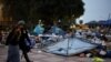 Protestatarii se reunesc la Universitatea din California, Statele Unite. 