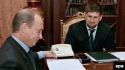 По мнению спикера чеченского парламента
подвиги Рамзана Кадырова и воля Владимира Путина нужнее международной помощи республике