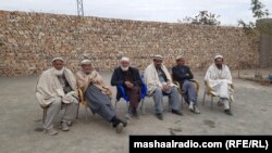 د جنورۍ پر ۱۹مه د کلي خلک د اجمل فراز د لاسنیوې لپاره د هغوی حجرې ته ورغلي دي.