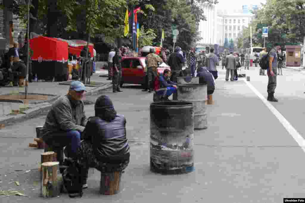 Прихильники «Правого сектору» під Адміністрацією президента. Київ, 14 липня 2015 року