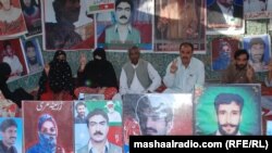  د خیبر پښتونخوا او بلوچستان د بیلا بیلو برخو نه ګڼ شمیر کسان لادرکه دي او د دوی د خپلو خپلوانو له خوا وخت په وخت احتجاجونه هم شوي دي: د ارشیف انځور