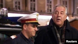 Ivo Sanader prilikom privođenja u Austriji, listopad 2011