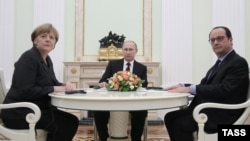 Анґела Меркель, Франсуа Олланд (п) і Володимир Путін (архівне фото)