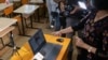 Trei sferturi dintre părinți și profesori cred că elevii ar trebui să se întoarcă la școală 