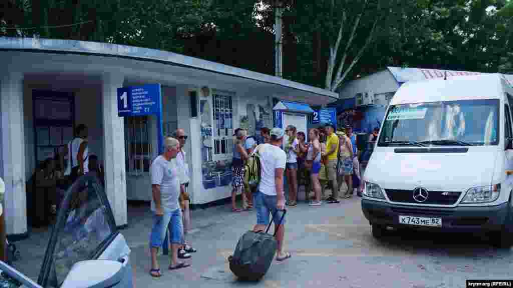 Автостанция в Коктебеле 