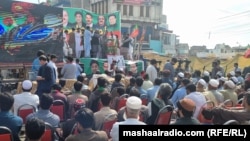 په سوات کې احتجاجي جلسې ته ګڼ ولسي وګړي ورغلي ول - د اپرېل ۱۱مې انځور.