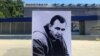 Листівка з надписом #SaveOlegSentsov на тлі кінотеатру, де в Олега Сенцова була прем'єра першого фільму. Окупований Сімферополь, 13 липня 2018 року