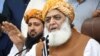 د پاکستان ډموکراټیک مومنټ مشر کولانا فضل الرحمن یوې غونډې ته د وینا پر حال - د ارشیف انځور