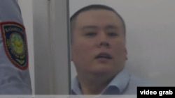Жанболат Мамай на скамье подсудимых. Алматы, 14 августа 2017 года.