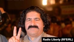 علي وزیر د ۲۰۲۰ز کال د ډېسېمبر له ۱۶مې په دې تور بندي دی چې ګواکې د ریاست ضد ویناوې یې کړې دي خو نوموړی دا تور ردوي. (انځور: ارشیف)