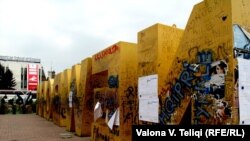 Spomenik u Prištini podignut povodom proglašenja nezavisnosti Kosova - ilustracija