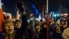 Протестувальники під будівелю польського парламенту. Варшава, 19 грудня 2016 року