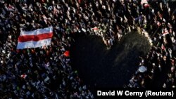 Акция в поддержку белорусских протестующих в Праге (август 2020)