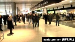 Երևանի «Զվարթնոց» օդանավակայանի ժամանման սրահը, արխիվ
