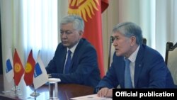 Алмазбек Атамбаев на встрече с депутатами фракции СДПК. Бишкек, 2018 год.