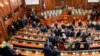Na osnovu Ustava Kosova, nakon izglasavanja nepoverenja Vladi predsednik zemlje raspustio je Skupštinu