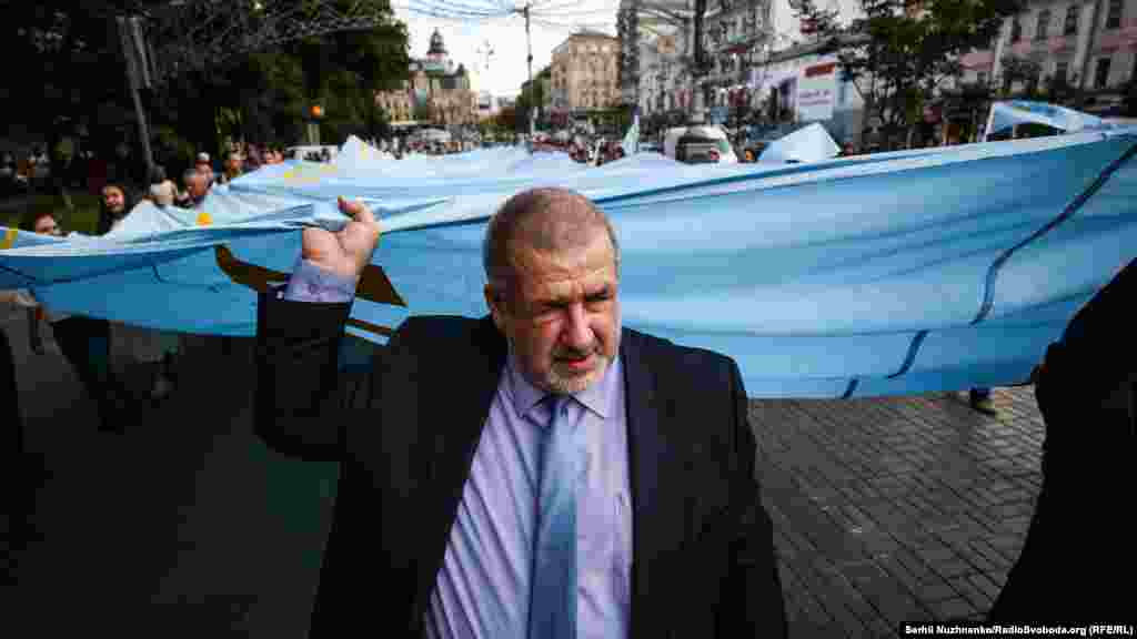 Qırımtatar Milliy Meclisiniñ reisi Refat Çubarov yürüşte iştirak etti