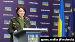 Hanna Maljar ukrán helyettes védelmi miniszter sajtótájékoztatója Kijevben 2022. július 7-én