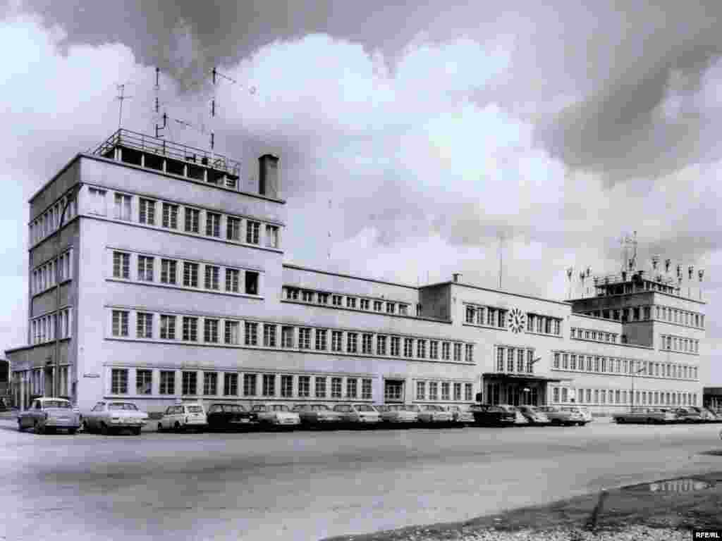 Здание Радио Освобождение (с 1959 года – Радио Свобода) в Мюнхене. Бывший аэропорт в Обервизенфельде (1953–1966 год)